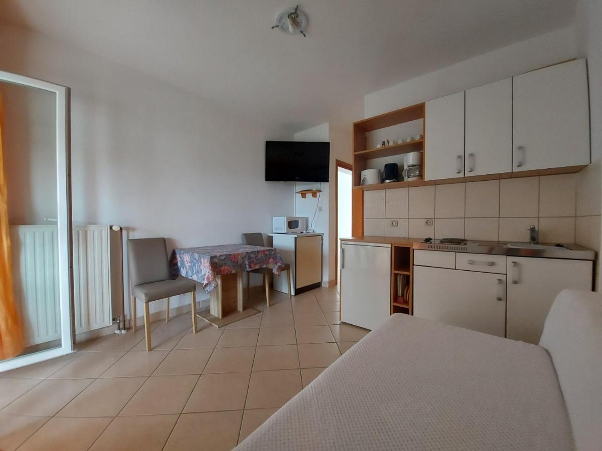 Apartment Pezic Крк Экстерьер фото