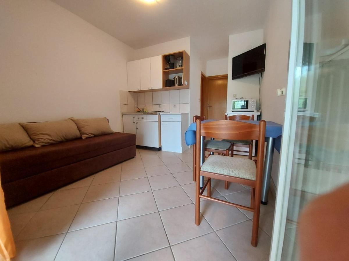 Apartment Pezic Крк Экстерьер фото